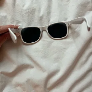 White sunglasses thumbnail 3