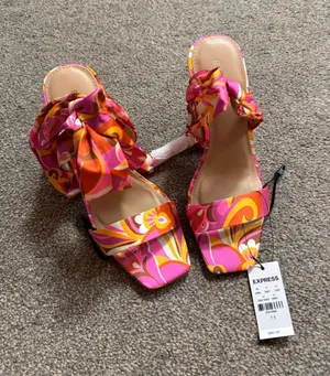 NWT Express Vibrant Pink and Orange Retro Floral High Heel Sandals size 7.5 thumbnail 1