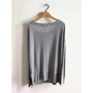 We The‎ Free Free People Grey Waffle Knit Thermal Scoop Neck Ruffle Hem Top M thumbnail 2