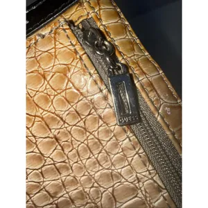 Vintage Guess Tan‎ & White Embossed Leather trifold wallet thumbnail 7