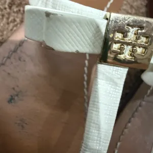 Tory Burch Leighanne Tan Ivory Leather Bow Logo Thong Sandals Flip Flops 8.5 N‎ thumbnail 4