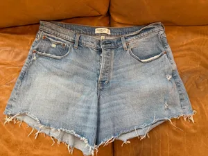 Abercrombie and Fitch the 90s baggy short, low rise curve love thumbnail 1