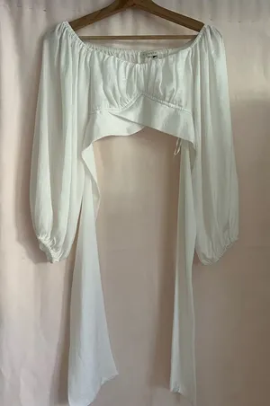 Elegant White Off thumbnail 1