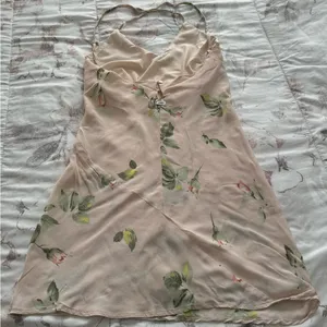 Obey beige floral Y2K spaghetti straps slip dress, size M criss cross back boho thumbnail 9