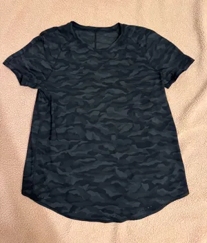 Lululemon T-Shirt thumbnail 1