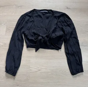 Abercrombie & Fitch Black Long-Sleeve Tie-Front Crop Top thumbnail 1
