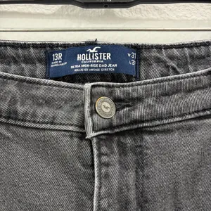 Hollister Ultra High-Rise Dad Jeans Washed Black Seamed Panel - Size 13R thumbnail 6