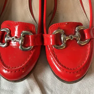 I ❤️My Shoes Seaside Vintage? Shiny Red Silver Buckle Loafers Size 38 thumbnail 2