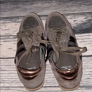 Yellow Box  Brown Shoes Size 8.5 thumbnail 2