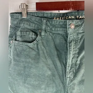 American Eagle Outfitters 12 Mom Straight Jean Corduroy Pants in Emerald Green thumbnail 7