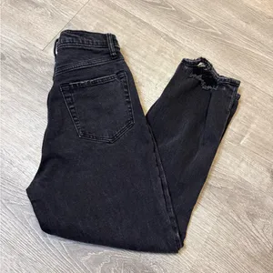 •Abercrombie & Fitch• Ultra High Rise Ankle Straight Jeans thumbnail 4