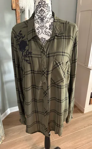 Time & Tru size XXL green & black button down shirt thumbnail 1