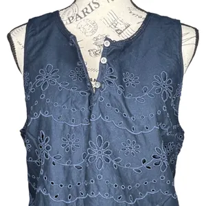 Hollister (L) Cotton Flower Cut Out Embroidered Overlay Sleeveless Top Blouse thumbnail 7