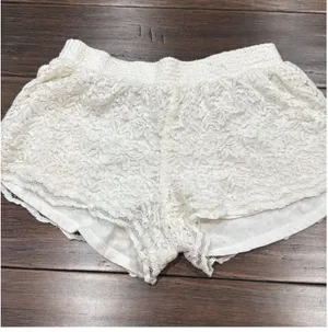 Hollister Cream Lace Shorts thumbnail 4
