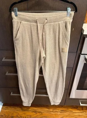 Alo Yoga Muse sweatpants women's medium thumbnail 1