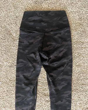 Colorfulkoala Black Camo Leggings thumbnail 2