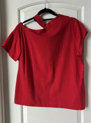 Red top Size M thumbnail 1