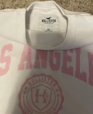 Hollister Crewneck thumbnail 3