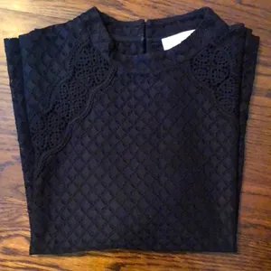 ANN TAYLOR LOFT Women’s Black Lace Half Sleeve Blouse Button At Neck Sz Med thumbnail 3