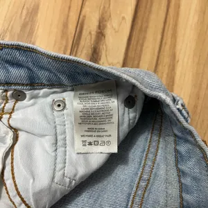 ARITZIA Denim Forum The Yoko High Rise Slim Straight Jeans Women's 25 Light Wash thumbnail 3