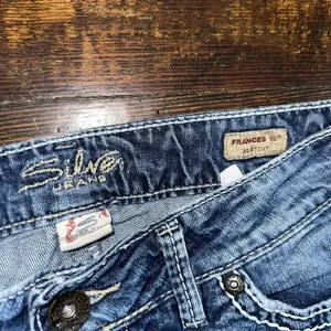Silver Frances 18” bootcut distressed cowboycore 29x31 jeans thumbnail 2