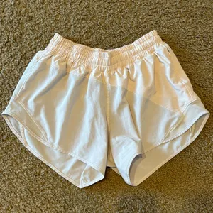 Lululemon Hotty Hot Shorts Butter Pink / Light Chrome Size 4 thumbnail 1