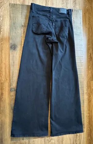 Levi’s 318 SHAPING WIDE LEG soft black women’s jeans thumbnail 1