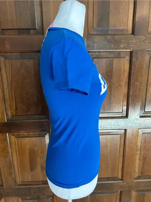 Edikted Sporty Babe T Shirt Blue Size XS Varsity Graphic Baby Tee Cropped NWT thumbnail 3