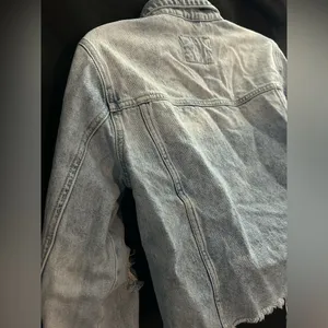 Forever 21 Los Angeles Women’s Distressed Frayed Crop Denim Jean Jacket LG thumbnail 13