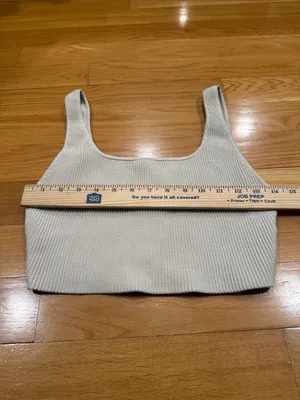Aritzia Babaton sculpt knit crop top size medium. thumbnail 2