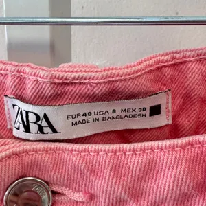 Zara Pink High Waisted Mom Jeans Tapered Leg Denim Pants Size 8 4083/024/620/40 thumbnail 4