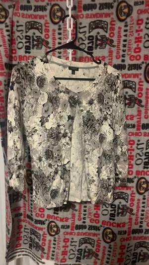 Women’s blouse thumbnail 3
