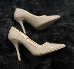 WILD DIVA Lounge US Size 8 Beige Nude Hold Studded Patent Heels Pumps thumbnail 1