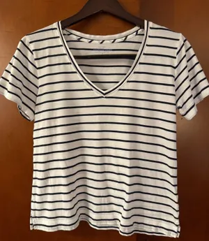 Vineyard Vines Women's 100% Pima Cotton Striped V-Neck T-Shirt‎ thumbnail 1