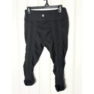 Sweetflexx Black Booty Band Capri Resistance Toning Leggings Size 10 Ruched thumbnail 3