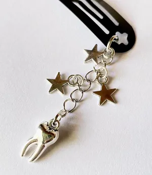 Handmade stars & tooth dangle Kawaii hair clip⭐️🦷🖤 thumbnail 1