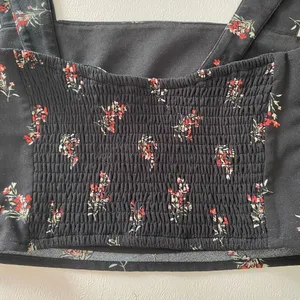 Abercrombie & Fitch Floral Crop Top Black Red Sleeveless Smocked Back Bralette S thumbnail 8