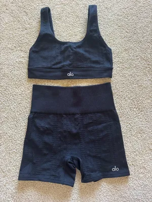 Alo Yoga black set  thumbnail 1