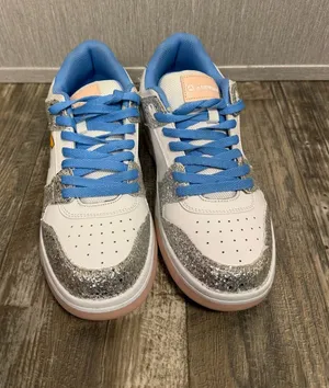 NWOB Women’s White Sneakers with Silver Glitter & Blue Laces Size 9 thumbnail 1
