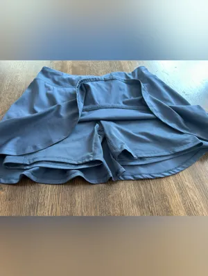 Tommy Bahama Golf Navy Skort - Size M Activewear Golf Tennis Pickleball thumbnail 3