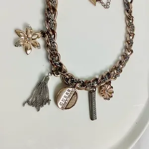 𝅺GUESS Charm Necklace Flower Tassel Bar thumbnail 2