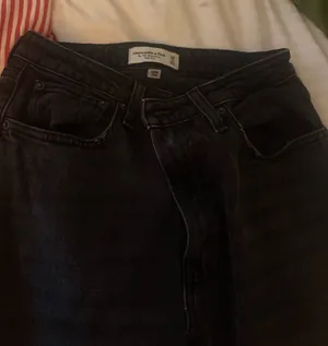 Abercrombie High-Rise Jeans 90s Straight thumbnail 1