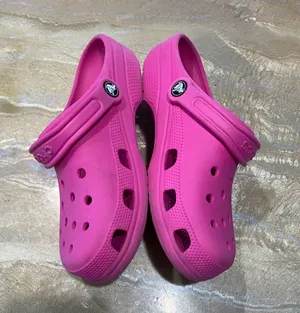 Classic Comfort Pink Crocs Women’s 9 thumbnail 2