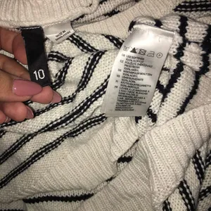 H&M Striped Cropped Sweater thumbnail 3