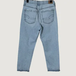American Eagle Super High-Rise Straight Jeans Light Wash Sz 6 Short Raw Hem thumbnail 2