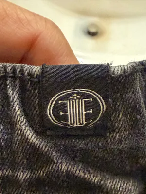 High-Rise Distressed Skinny Jeans in Washed Black thumbnail 9