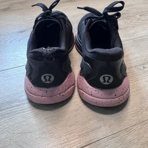 Lululemon Blissfeel Run‎ 2 Womens Running Shoes Black Pink US 8.5 thumbnail 2