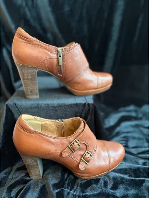Clarks Women's Brown Leather Heeled Ankle Boots with Buckle Detail Size 8M thumbnail 2