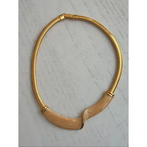 Vintage 1980s Gold Tone Omega Necklace & Matching Earrings Set thumbnail 4