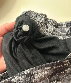 Lululemon Hotty Hot Short 2.5” Size 8 thumbnail 4